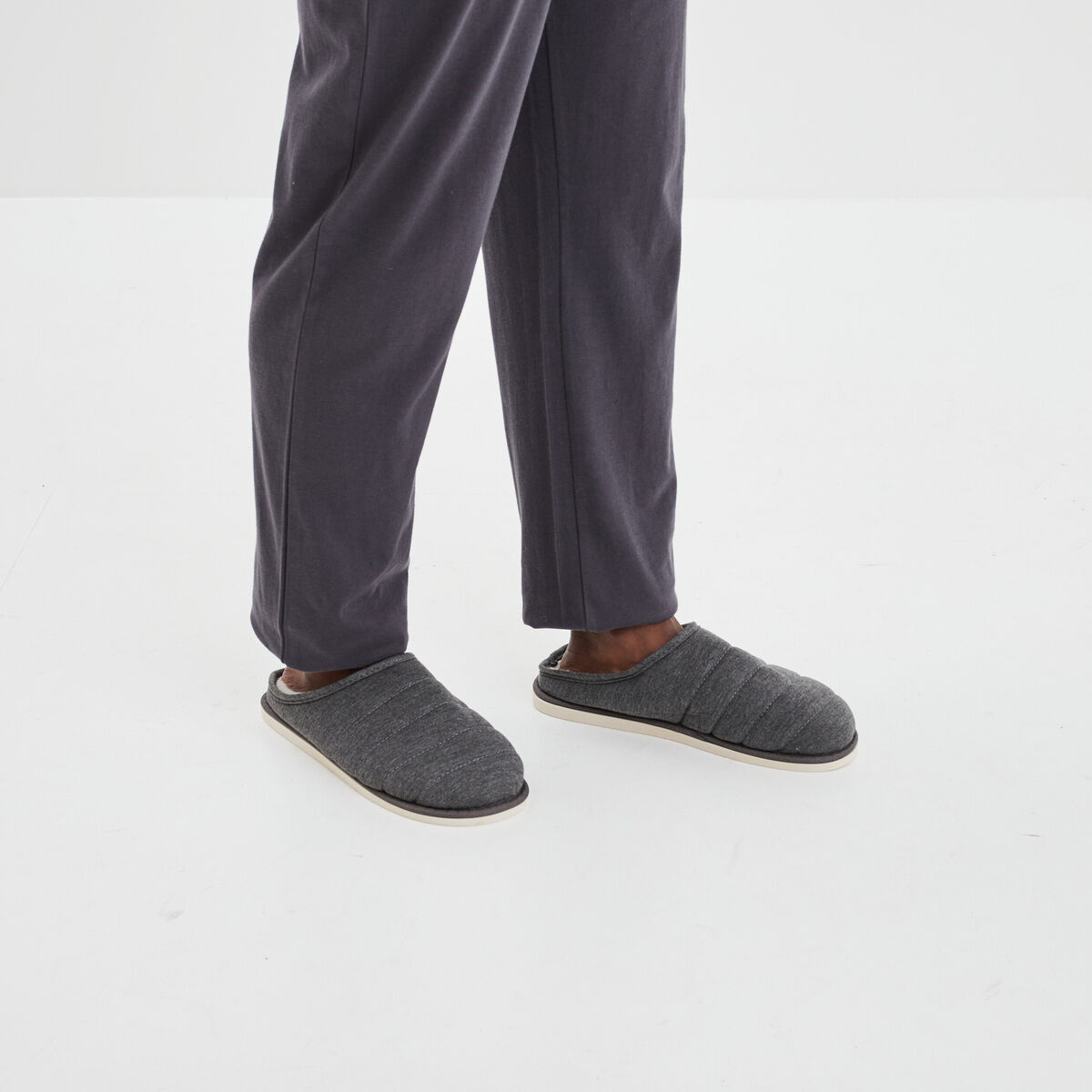 Chaussons mules matelassés fourrés gris homme
