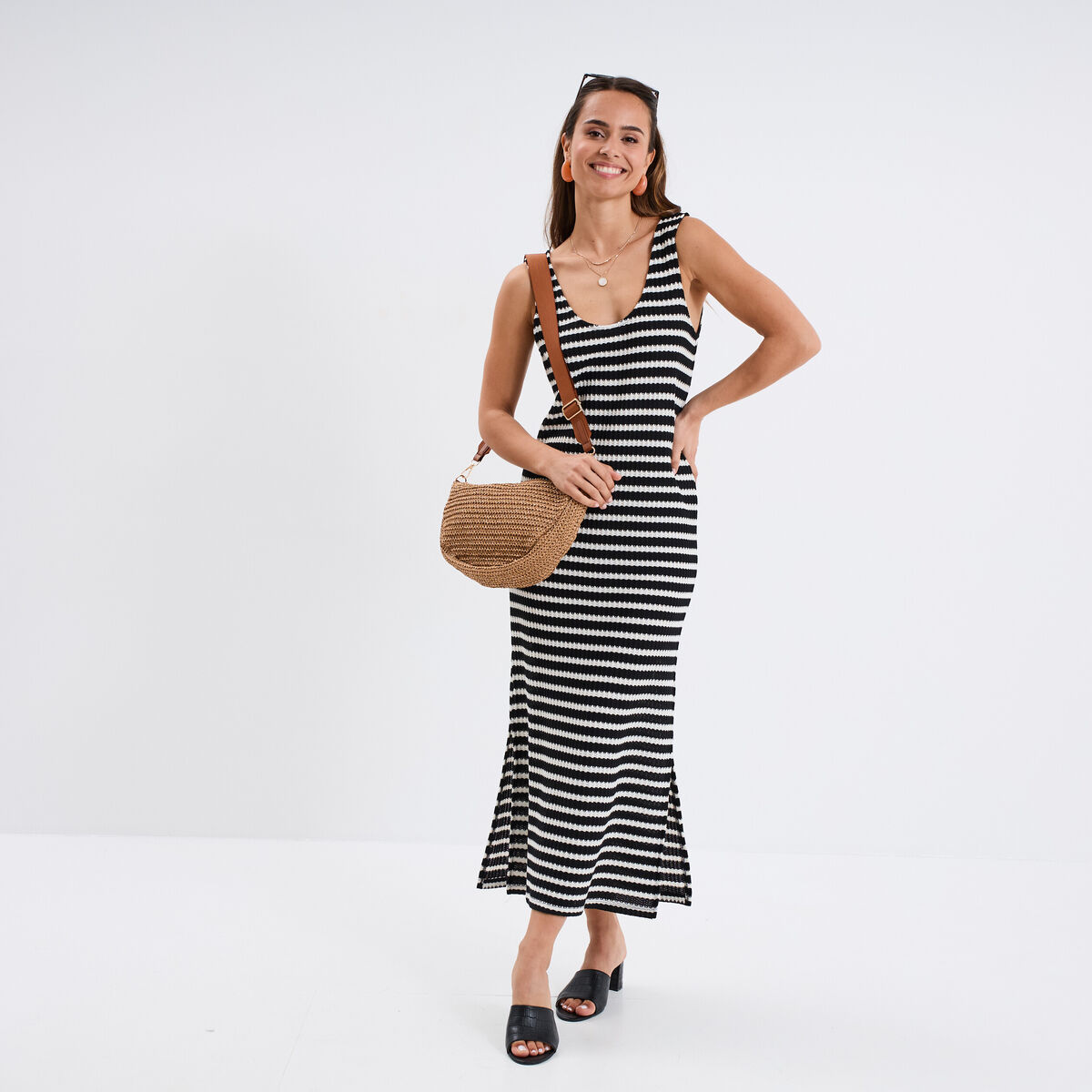 Robe longue en crochet bretelles larges noir femme