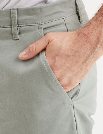 Pantalon chino droit stretch retroussé vert olive homme