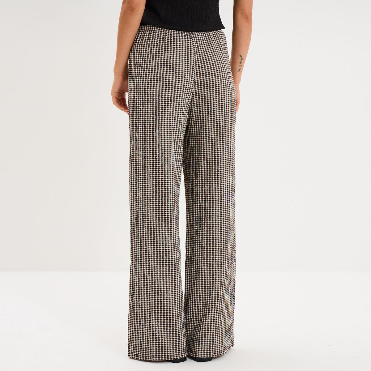 Pantalon large effet gaufr&eacute; marron chocolat femme