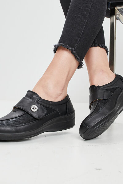 Loafers compensés en cuir noir femme