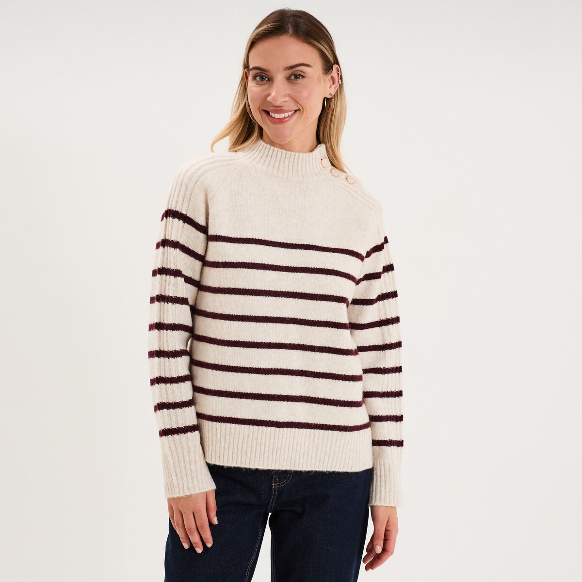 Pull col montant boutonn&eacute; ecru femme