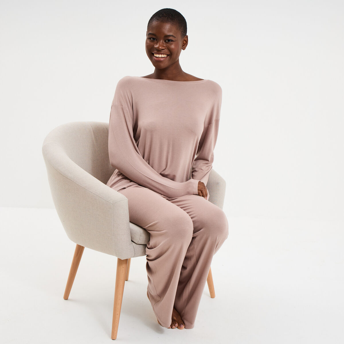 Ensemble pyjama t-shirt et pantalon marron clair femme