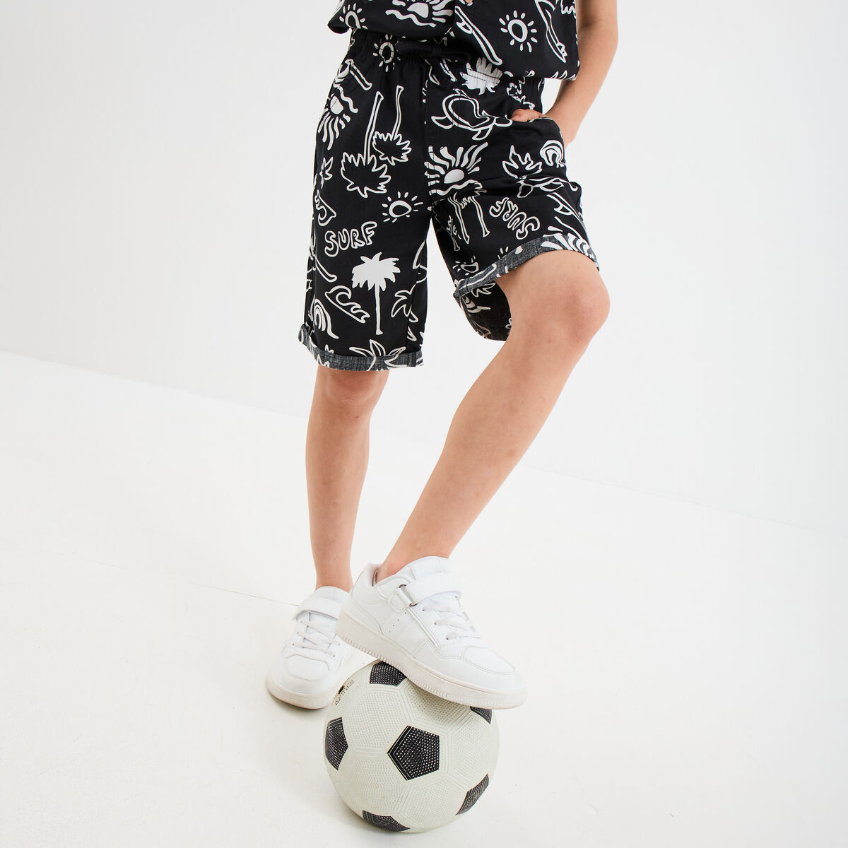 Short bermuda droit taille &eacute;lastiqu&eacute;e noir gar&ccedil;on