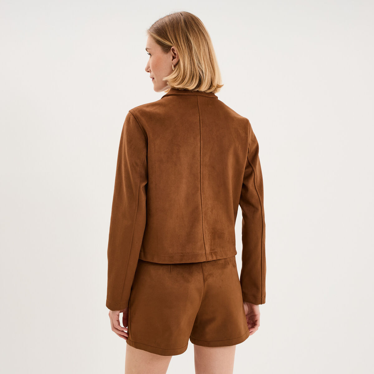 Veste courte effet su&eacute;dine boutonn&eacute;e camel femme