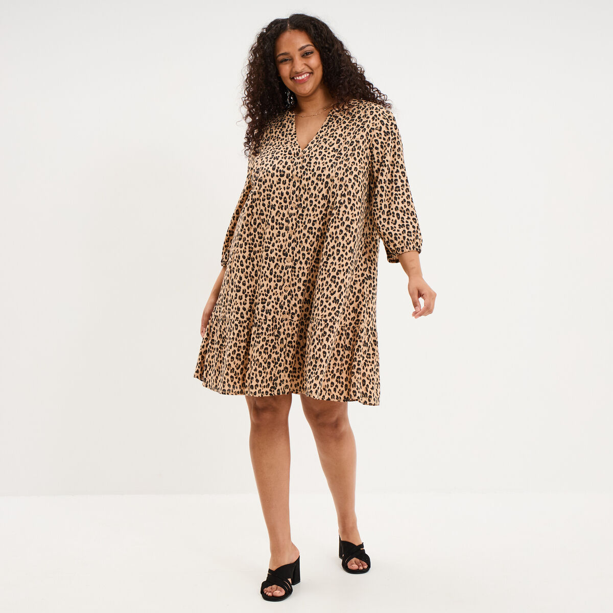 Robe courte fluide &eacute;vas&eacute;e boutonn&eacute;e beige clair femme grande taille
