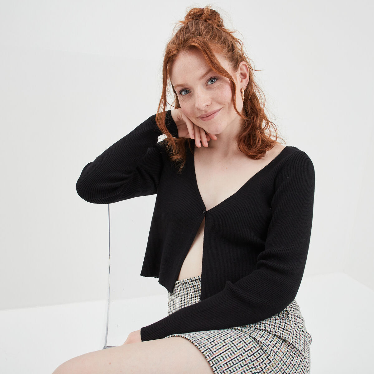 Gilet court manches longues col en V noir femme