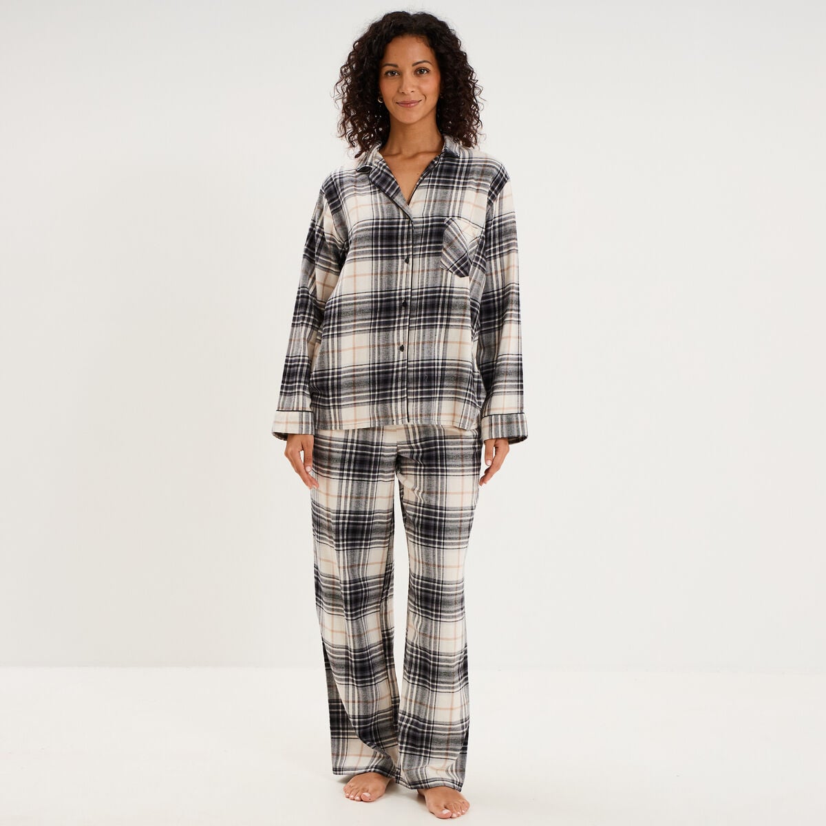 Ensemble pyjama chemise et pantalon blanc femme