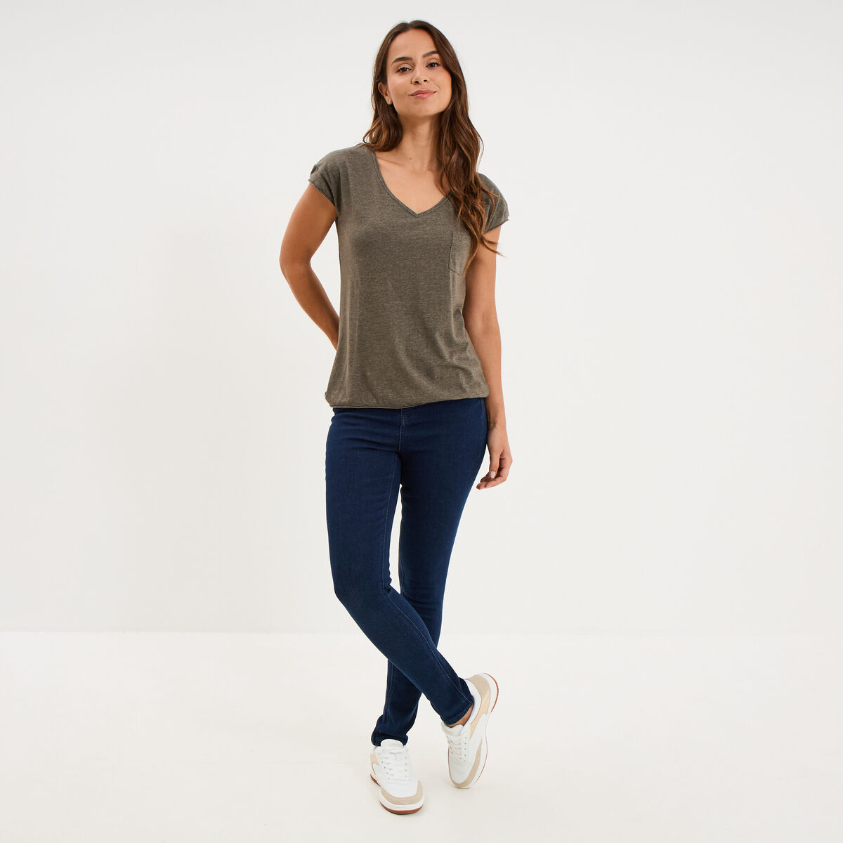 T-shirt col v poche poitrine vert kaki femme