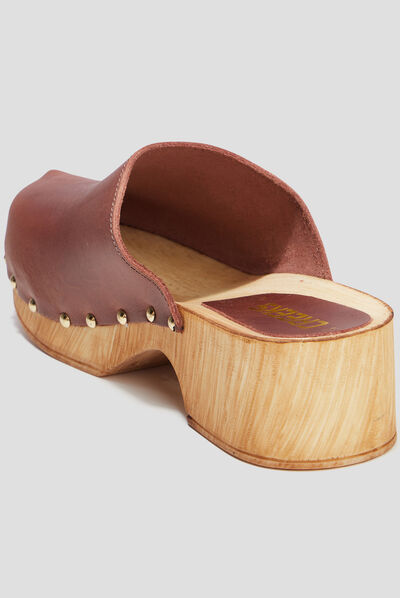 Mules sabots bout fermé en cuir Creeks marron femme