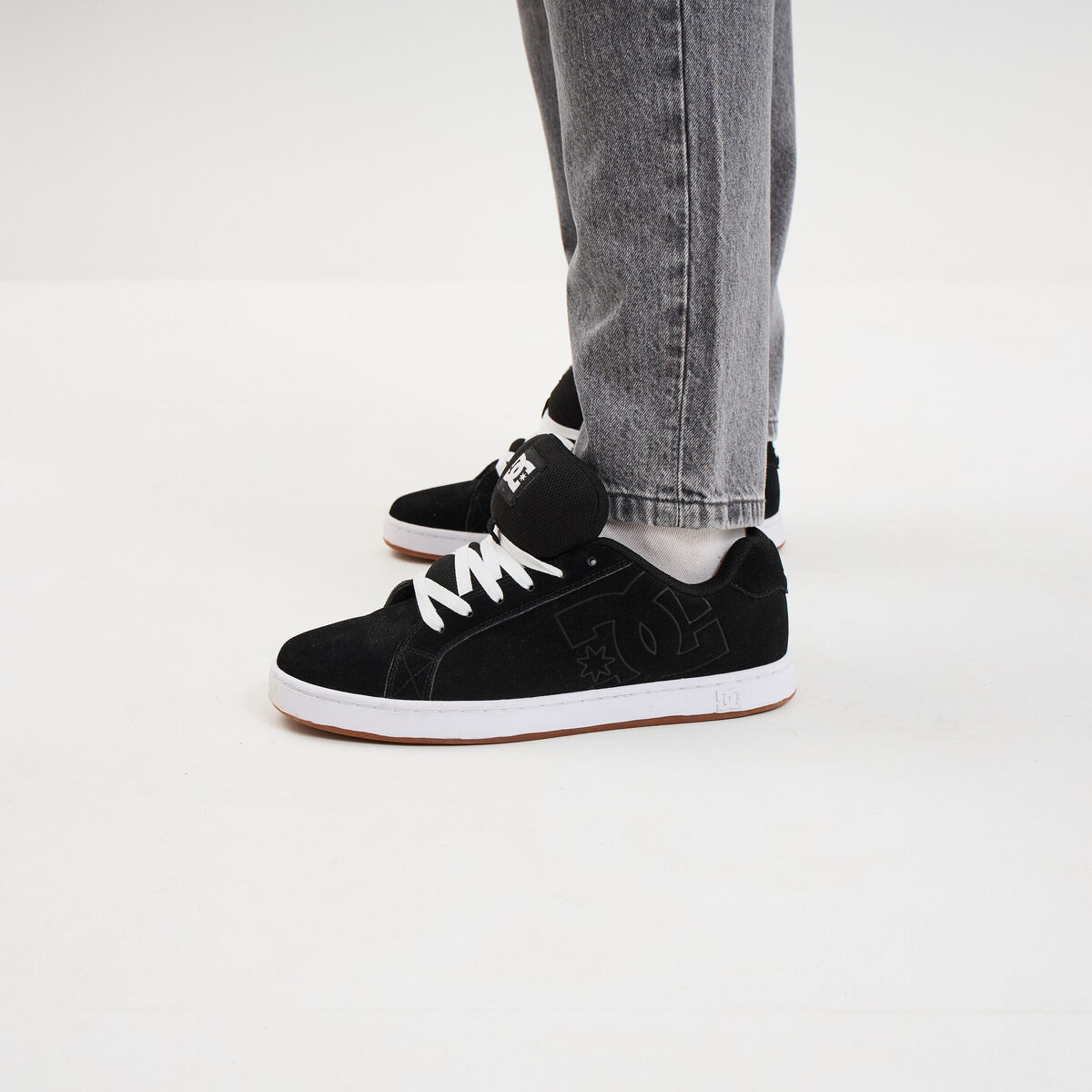 Tennis basses en cuir &agrave; lacets noir homme
