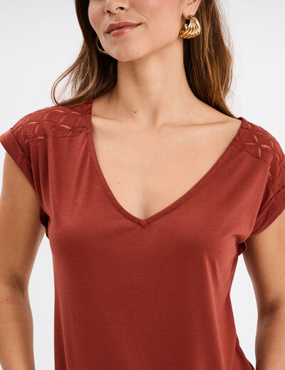 T-shirt col en V dentelle épaules et dos marron cognac femme