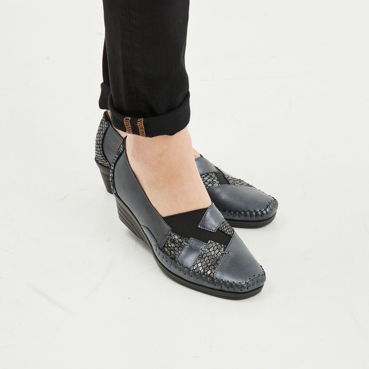 Mocassins compens&eacute;s gris fonc&eacute; femme