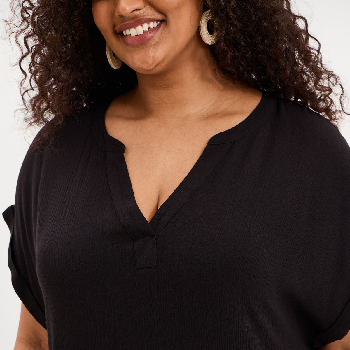 Robe courte fluide &eacute;vas&eacute;e col tunisien noir femme grande taille