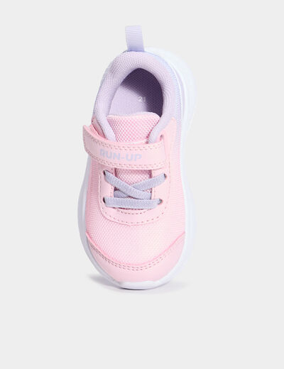 Baskets running à scratchs rose bébé fille