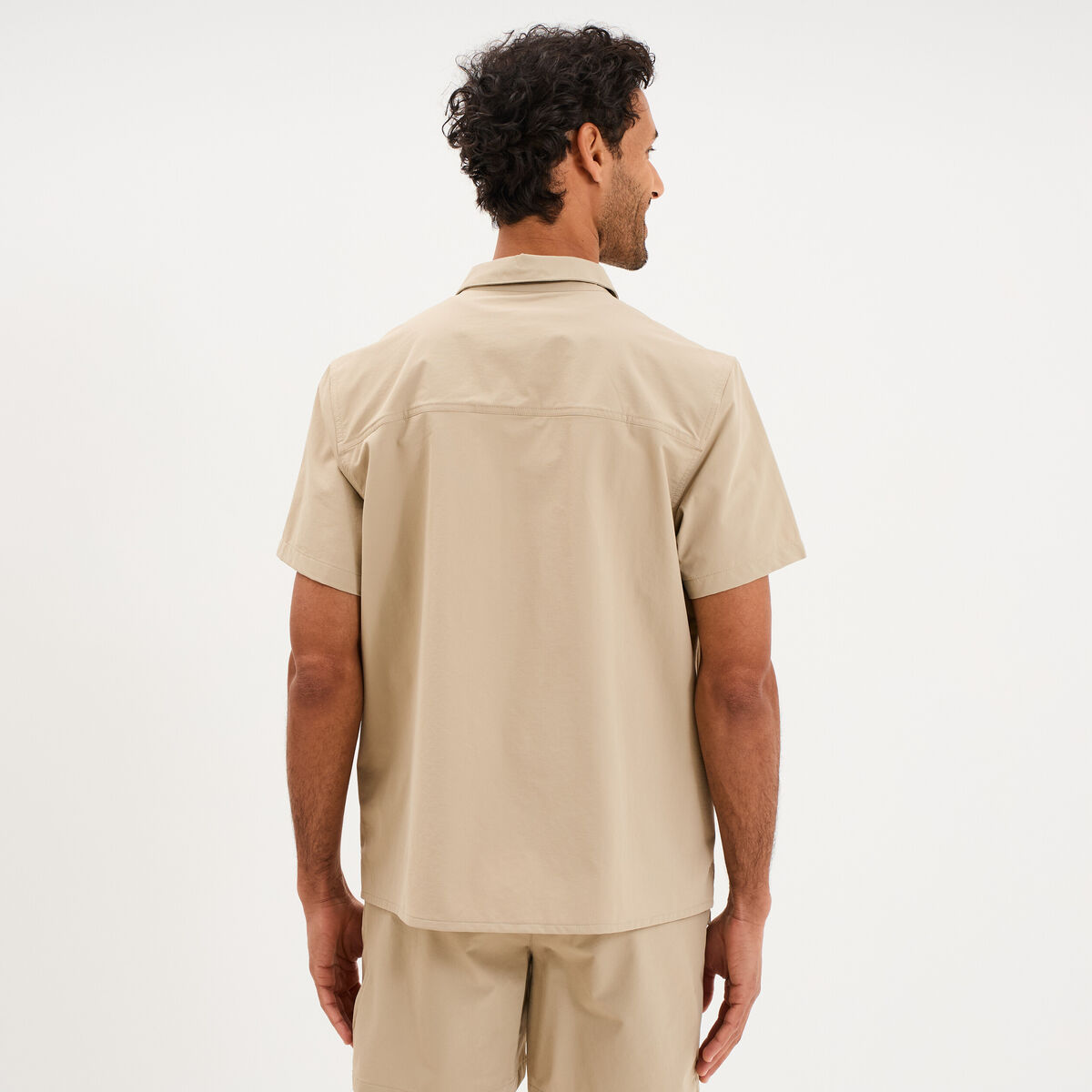Chemise d&eacute;perlante droite stretch beige homme