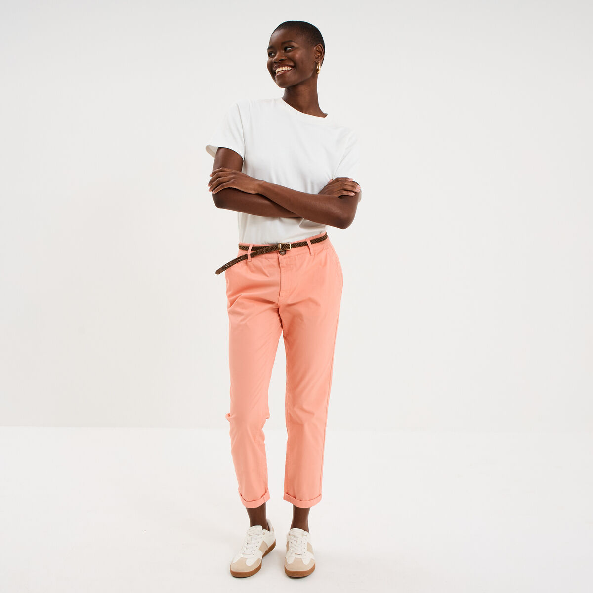 Pantalon chino 7/8&egrave;me ceinture tress&eacute;e orange corail femme