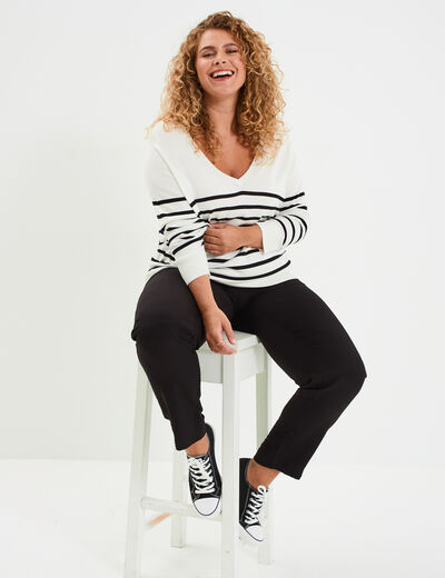 Pull col en V manches longues ecru femme grande taille