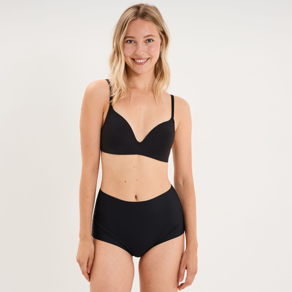 Soutien-gorge triangle bretelles fines noir femme