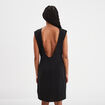 Robe courte dos ouvert avec bijou noir femme