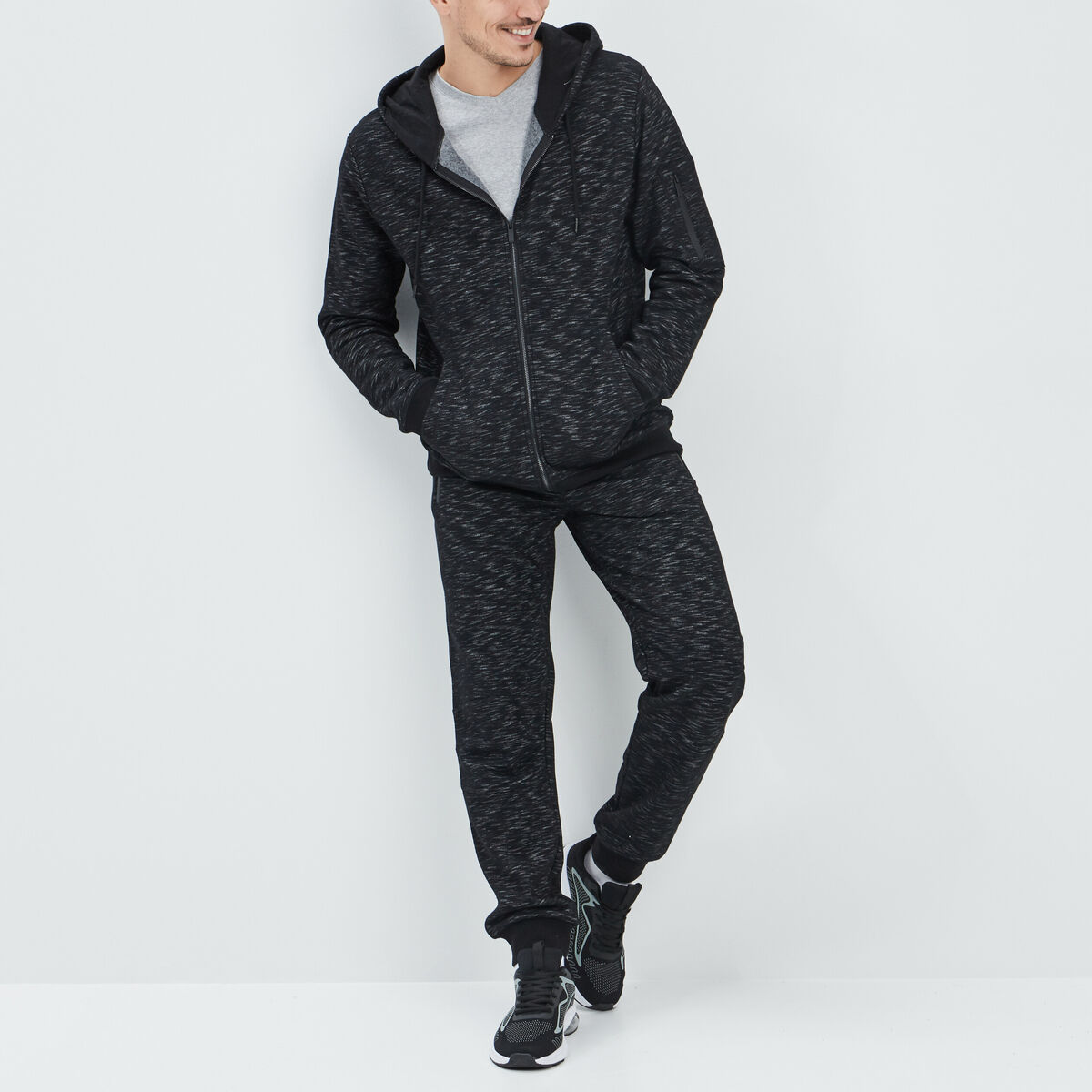 Sweat zipp&eacute; &agrave; capuche en molleton noir homme
