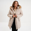 Doudoune longue &agrave; capuche beige femme grande taille