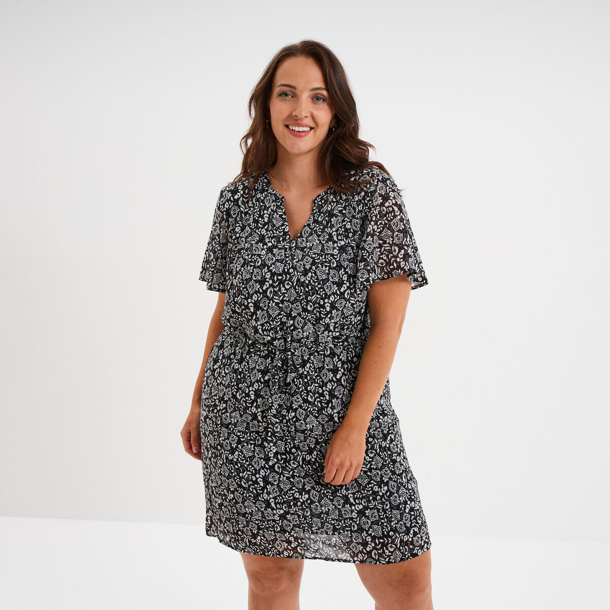 Robe courte col tunisien manches courtes noir femme grande taille
