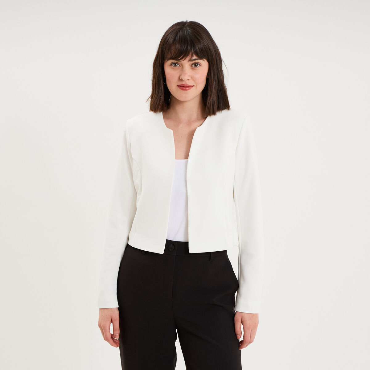 Veste bol&eacute;ro courte ajust&eacute;e blanc femme