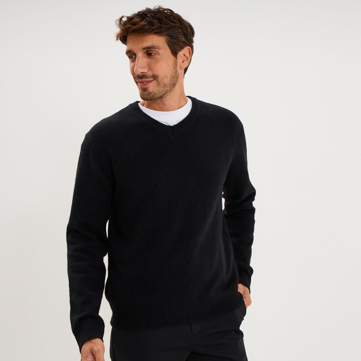 Pull droit col en V manches longues noir homme