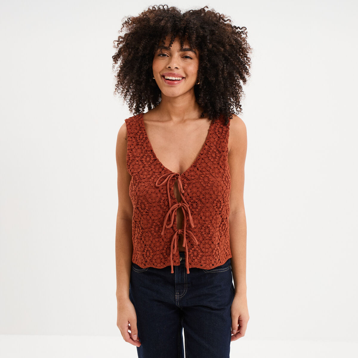 D&eacute;bardeur nou&eacute; effet dentelle macram&eacute; camel femme