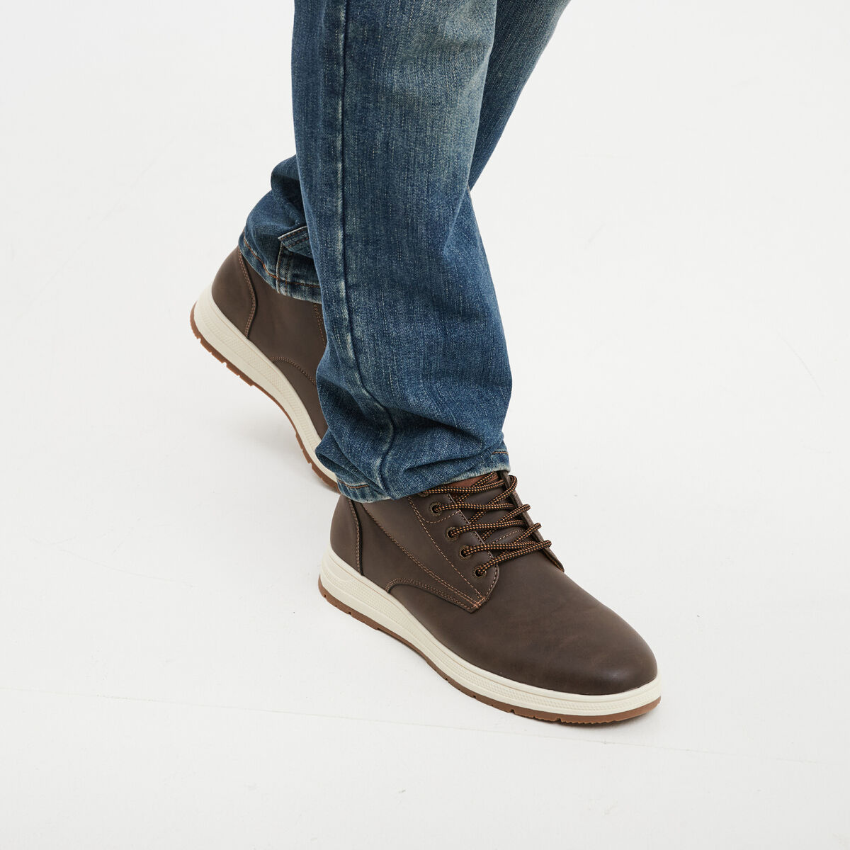 Baskets montantes &agrave; lacets marron homme