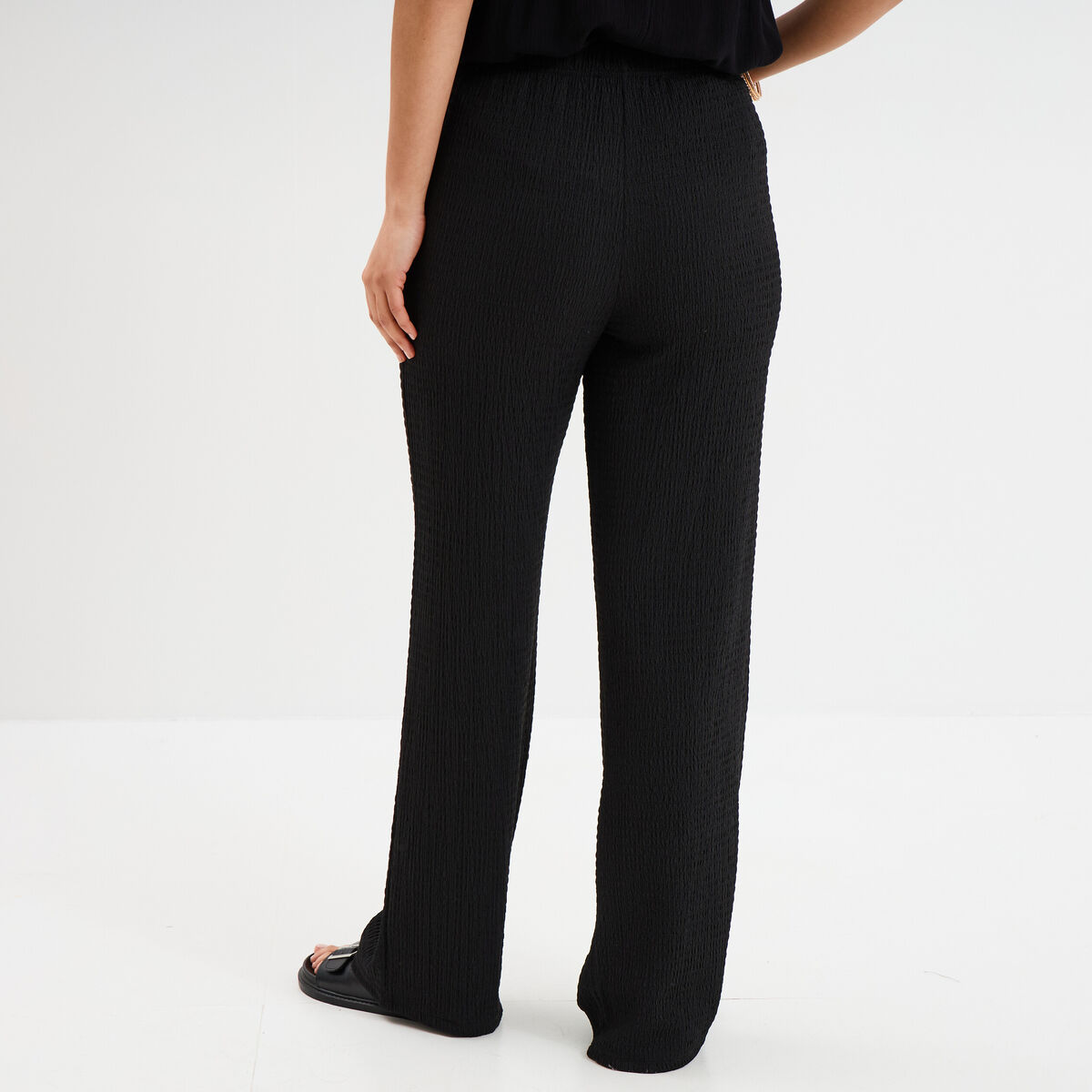 Pantalon effet gaufré taille élastiquée noir femme
