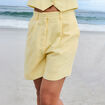Short large avec pinces jaune clair femme