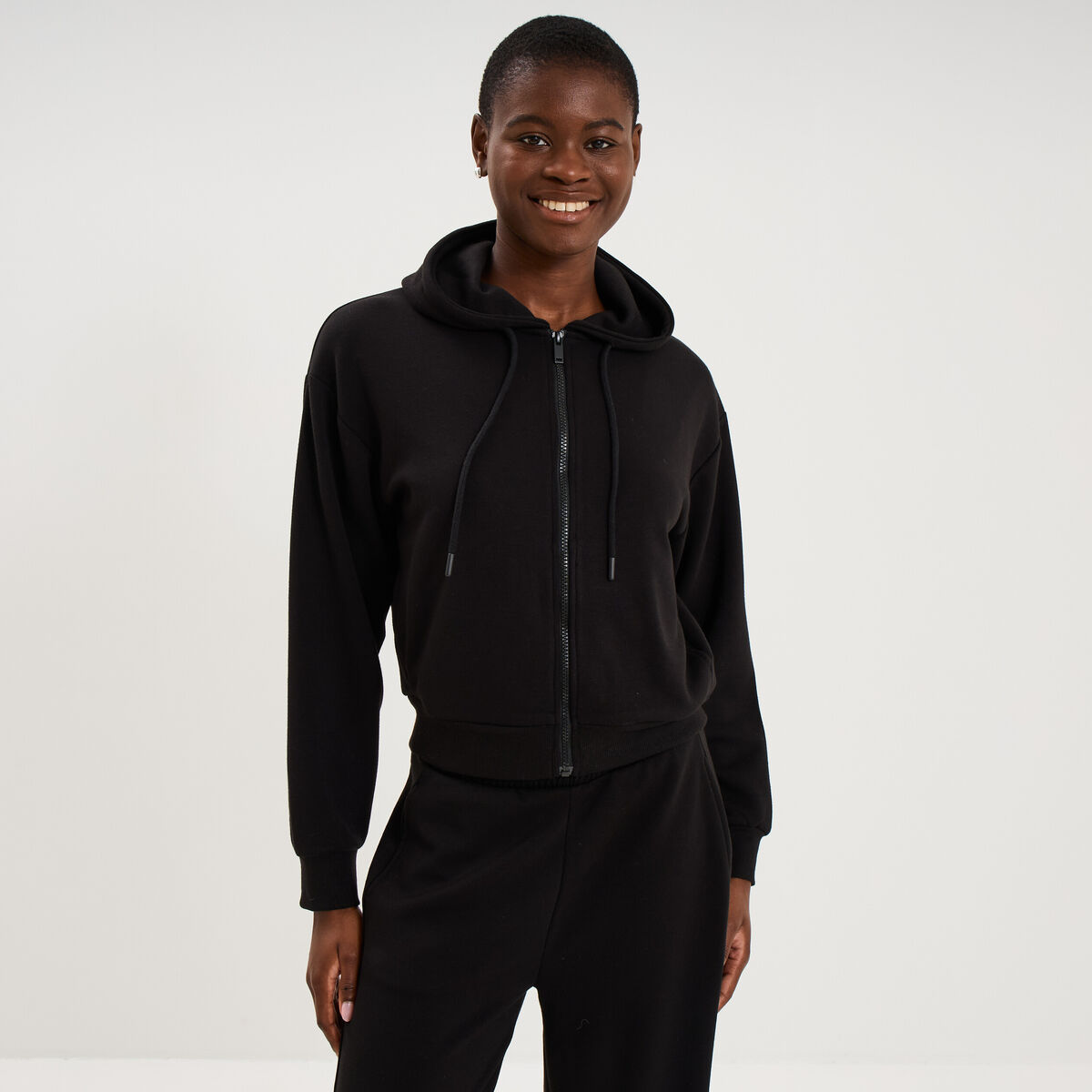 Sweat zipp&eacute; &agrave; capuche noir femme