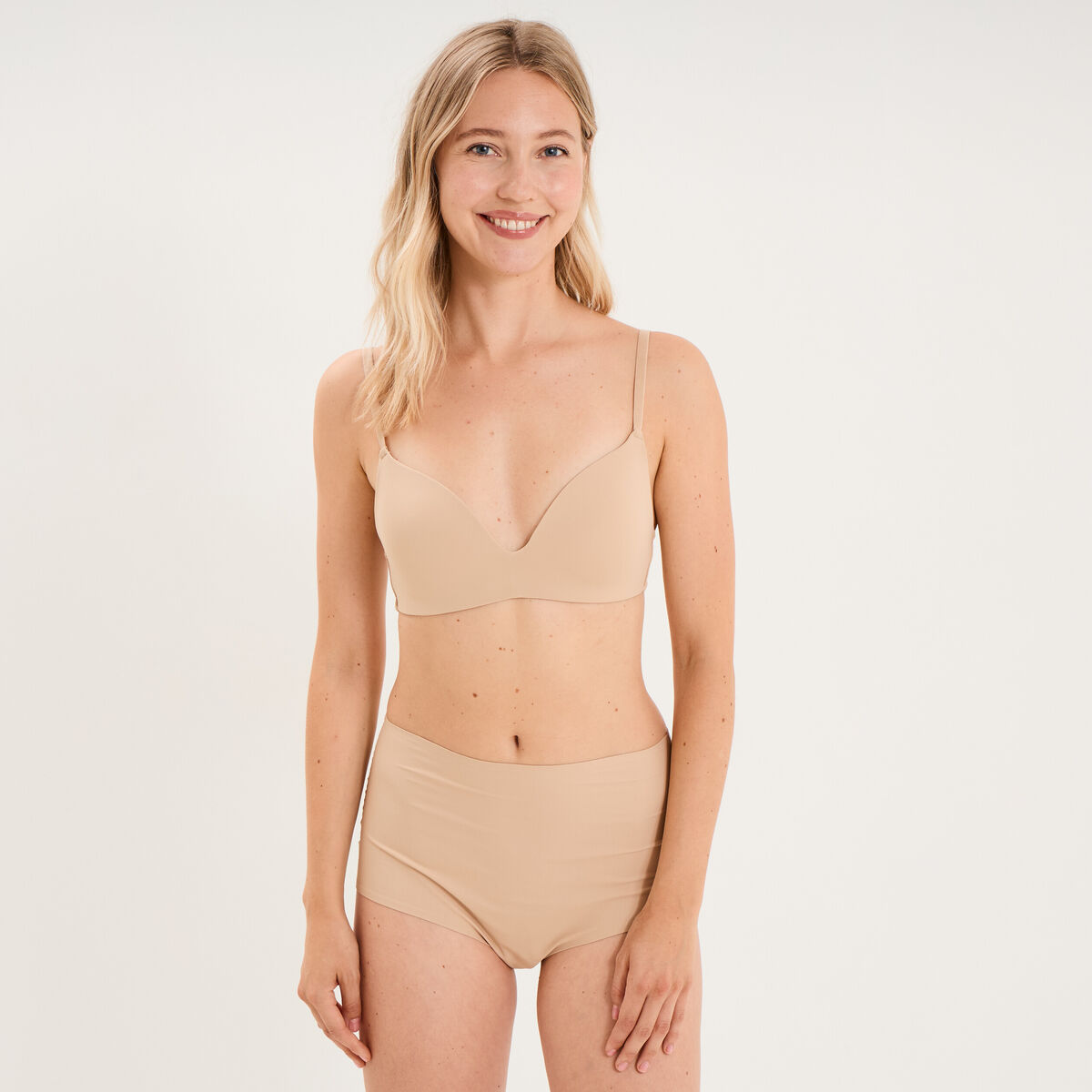 Soutien-gorge triangle bretelles fines beige femme