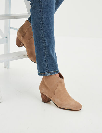 Boots bout pointu à talons en cuir taupe femme