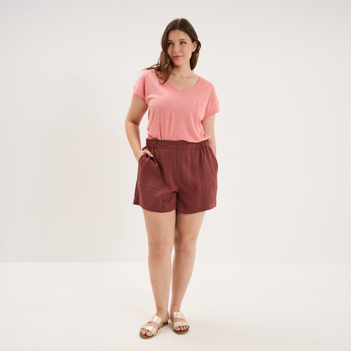 T-shirt effet chin&eacute; col en V avec poche rose vif femme grande taille