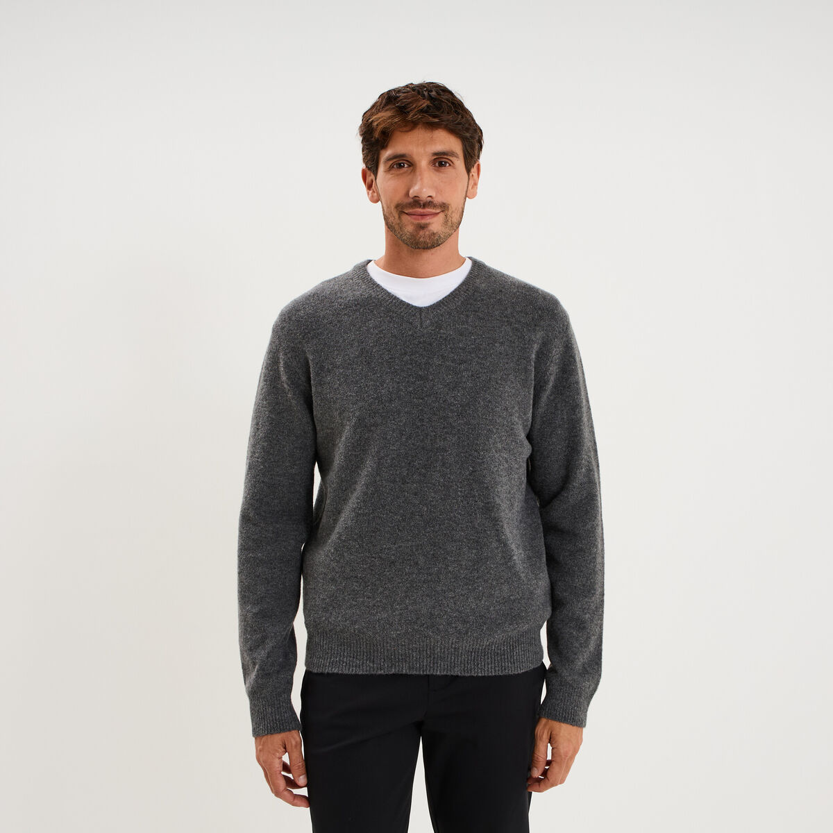 Pull droit col en V manches longues gris homme