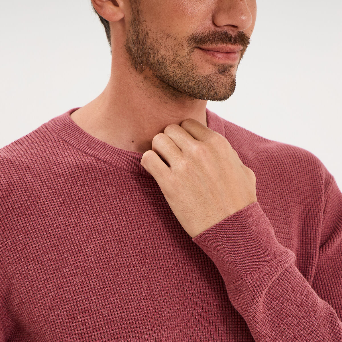 Pull en maille textur&eacute;e col rond vieux rose homme