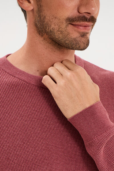 Pull en maille textur&eacute;e col rond vieux rose homme