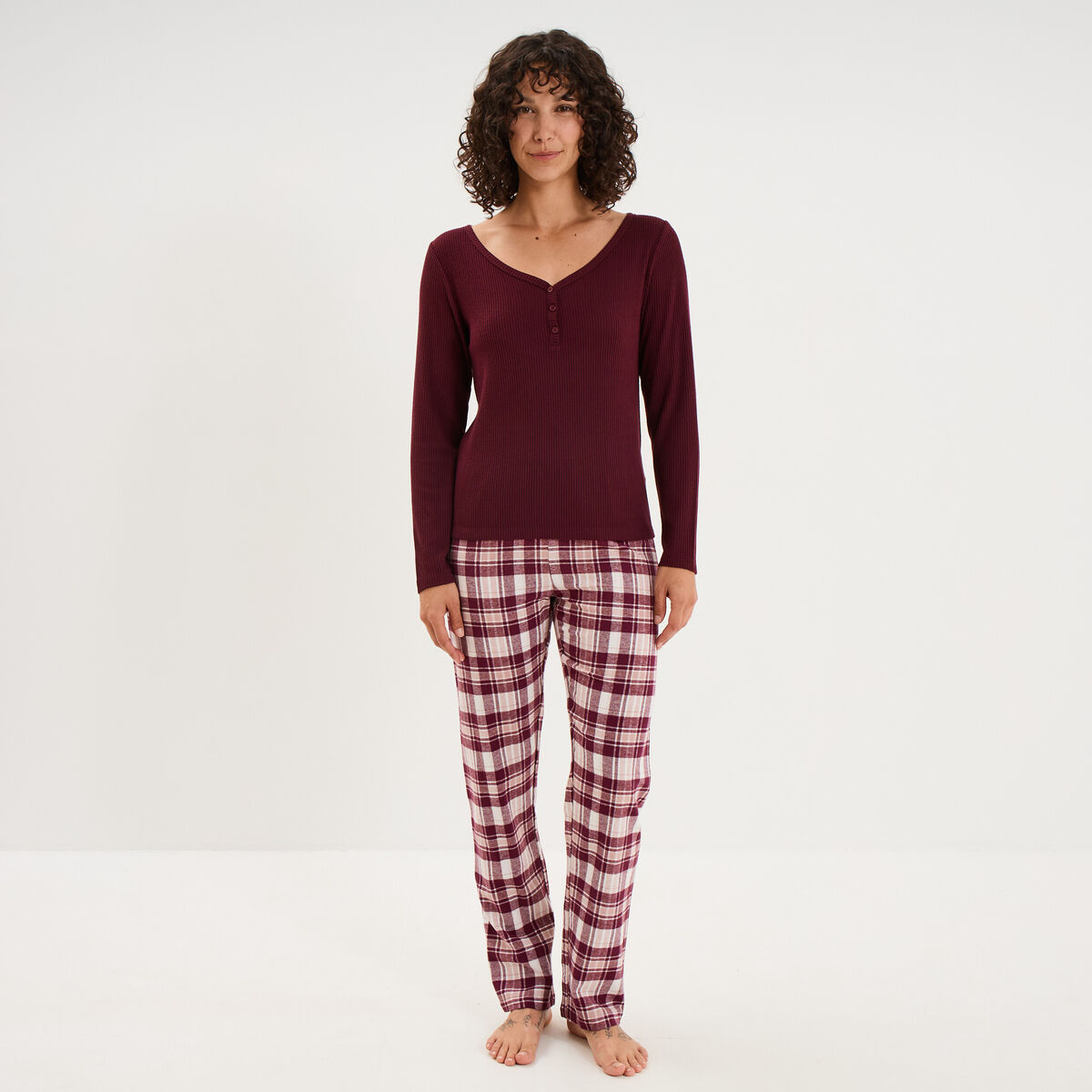 Ensemble pyjama t-shirt et pantalon bordeaux femme