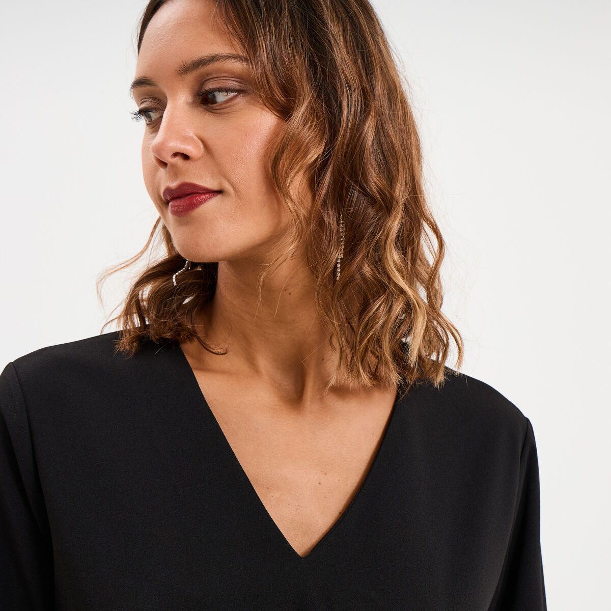 Robe drap&eacute;e d&eacute;tail broche noir femme