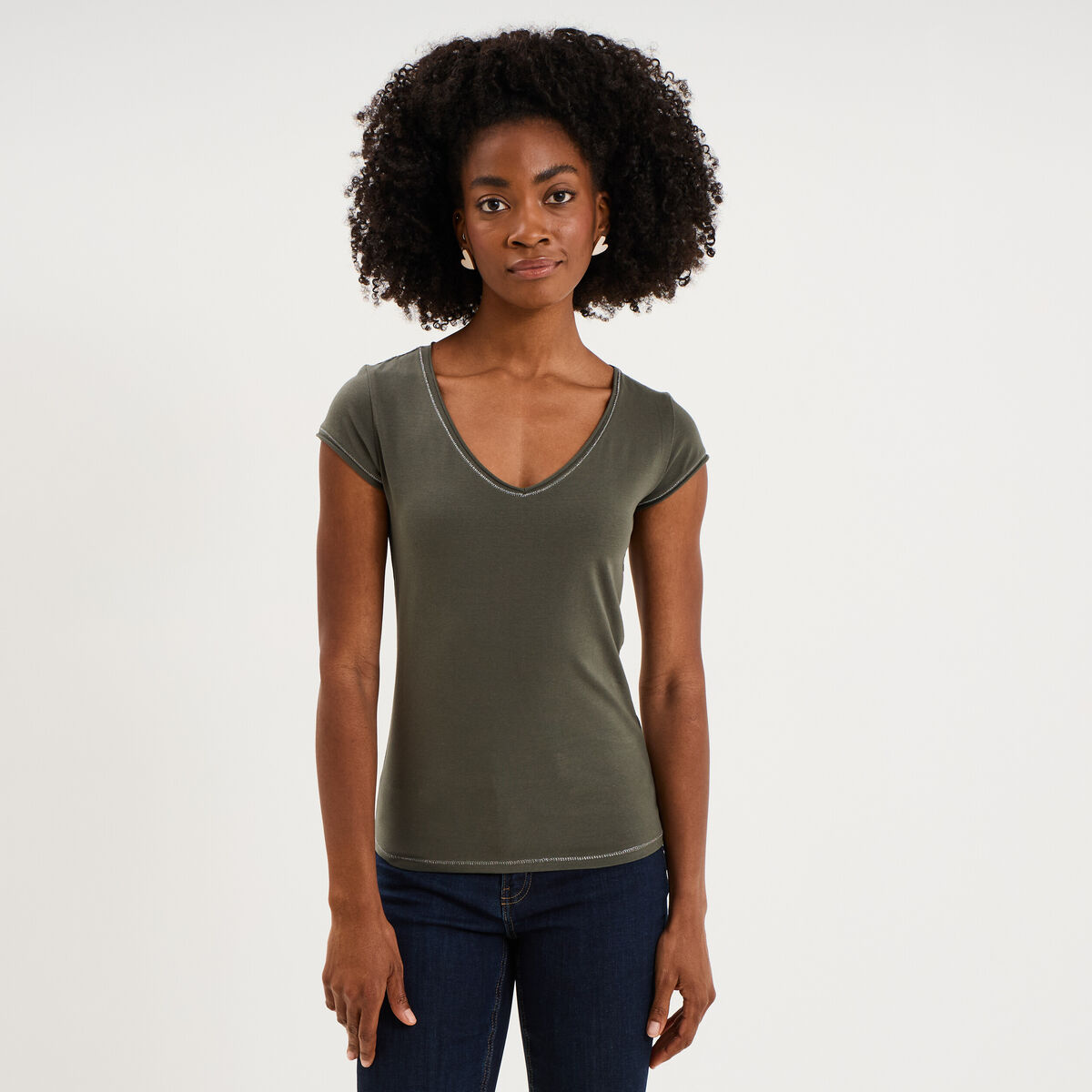 T-shirt col V ajust&eacute; manches courtes vert kaki femme