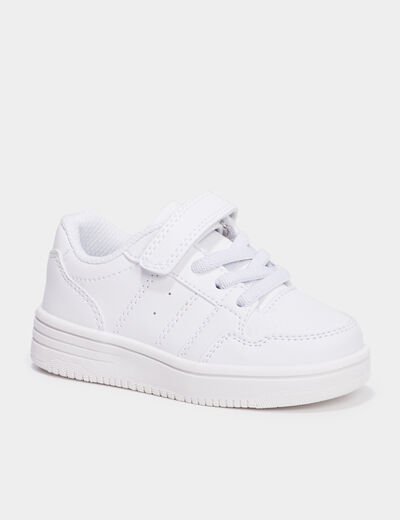 Tennis basses &agrave; scratchs blanc b&eacute;b&eacute; gar&ccedil;on