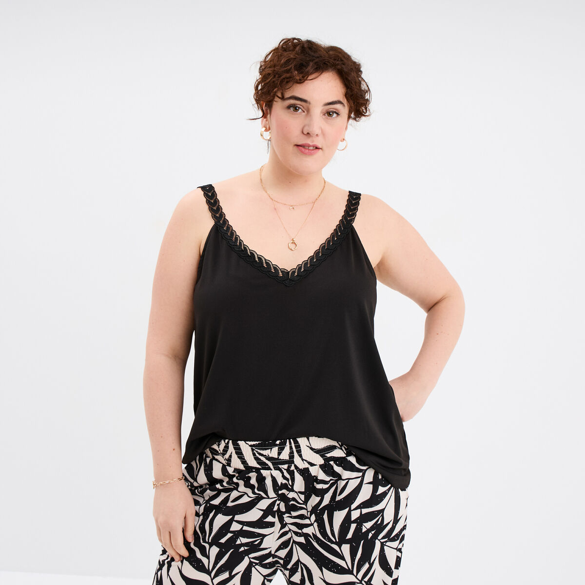 Débardeur col V bretelle macramée noir femme grande taille