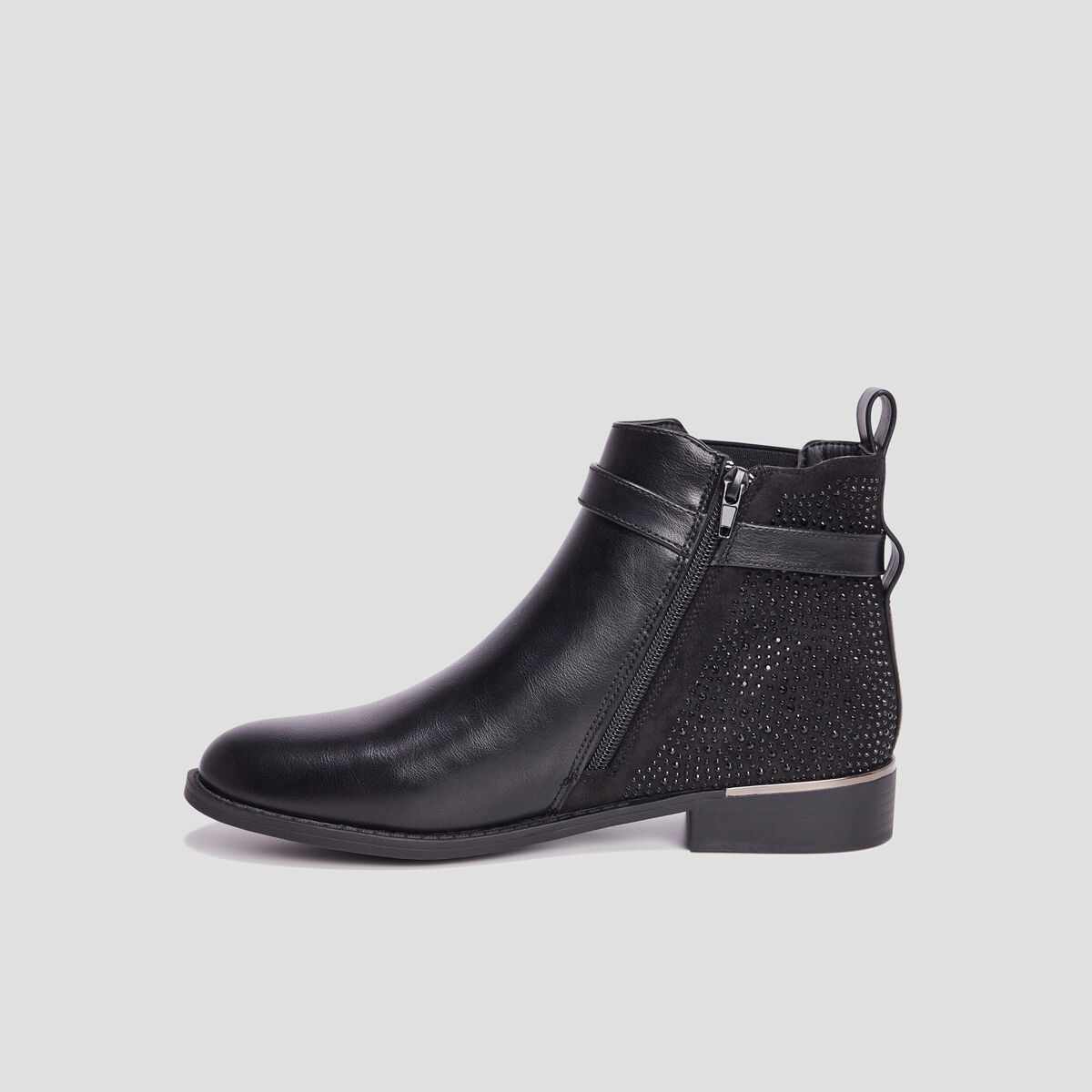 Bottines plates avec strass et boucles noir femme