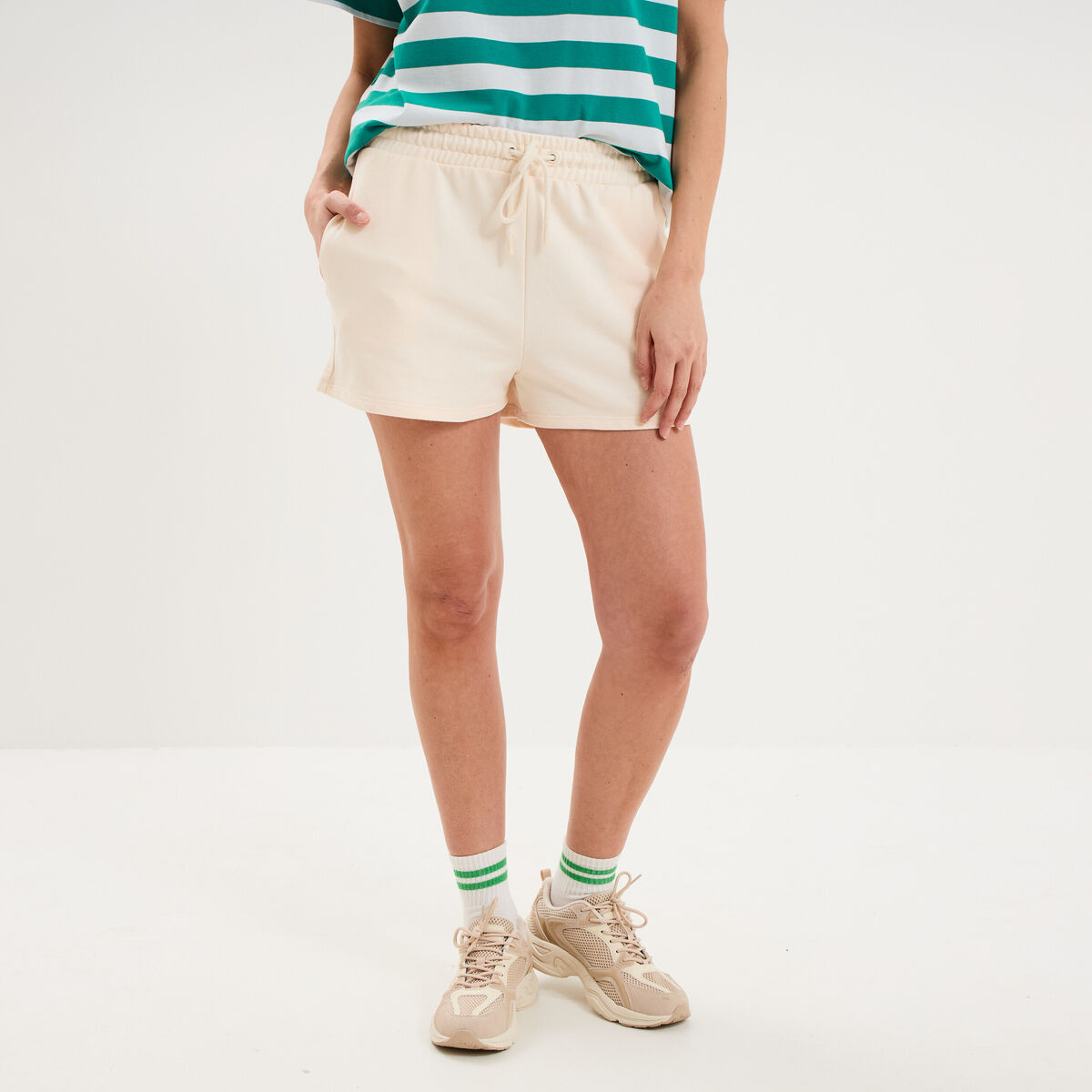 Short de jogging molletonn&eacute; ajust&eacute; beige femme