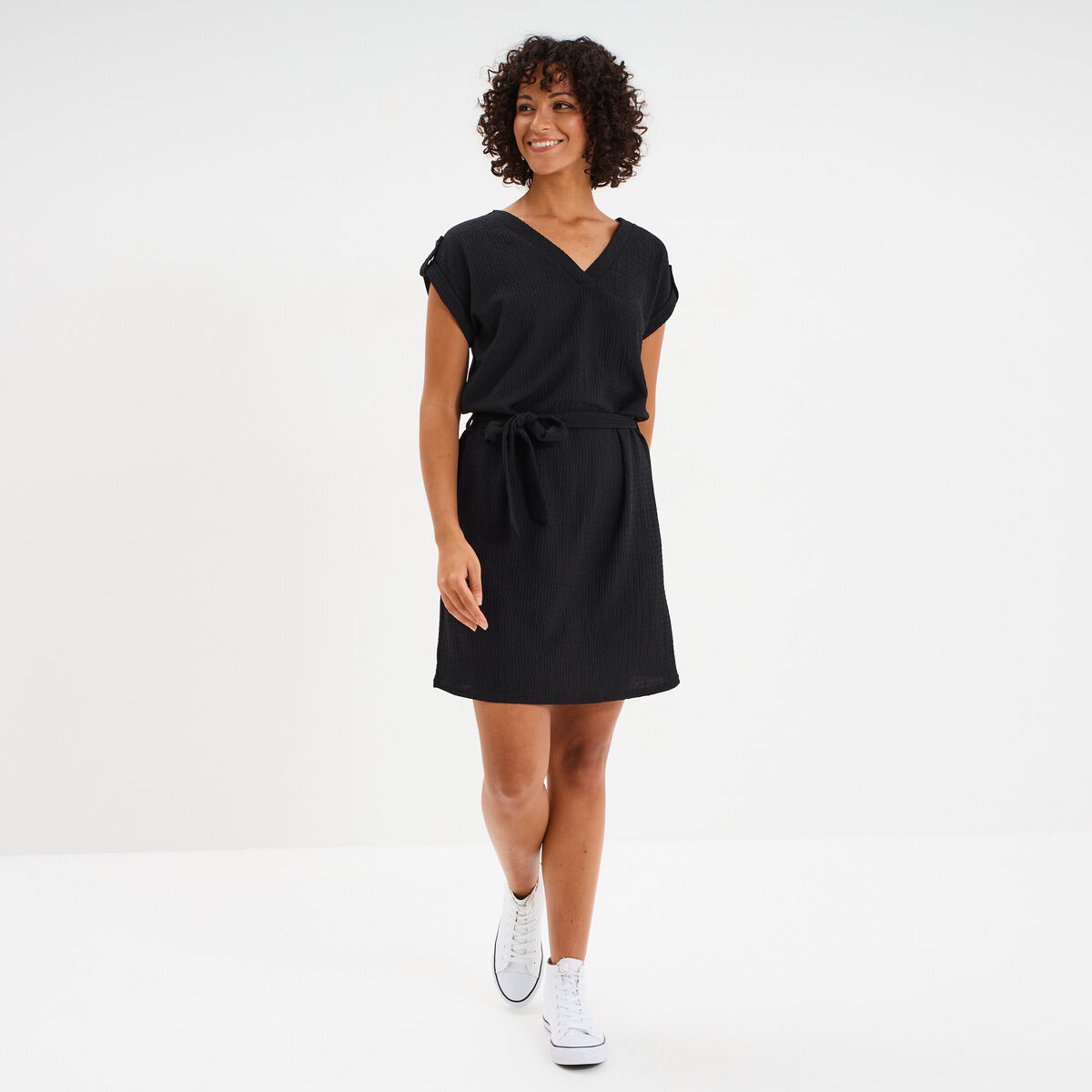 Robe effet gaufré manches courtes noir femme