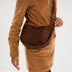 Sac banane effet su&eacute;dine marron fonc&eacute; femme