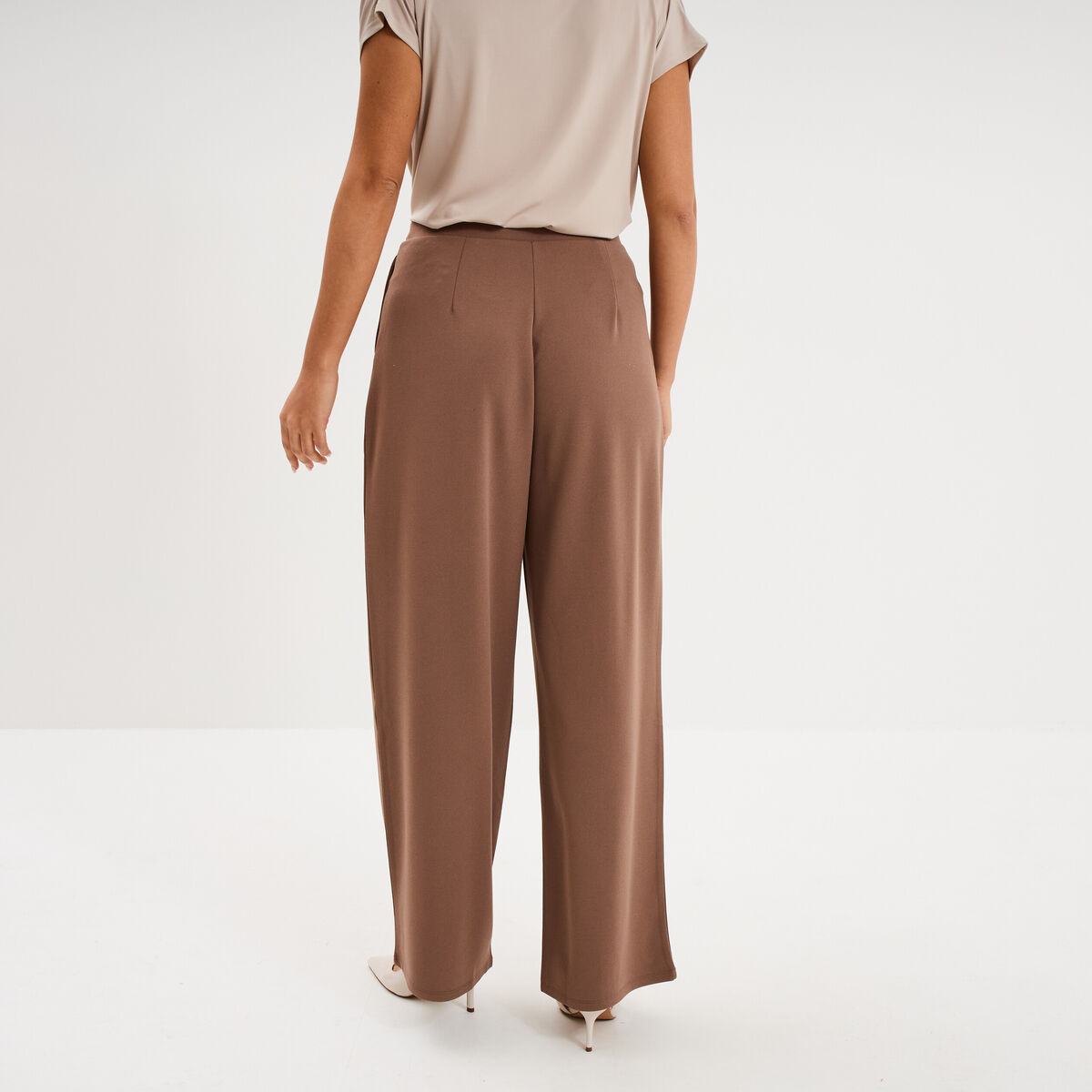 Pantalon &agrave; pinces large fluide marron clair femme
